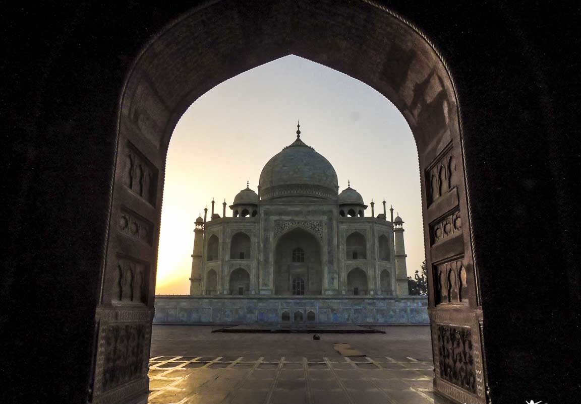 Sunrise Taj Mahal Agra India nomadicchica.com